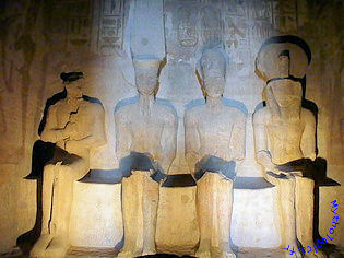 Statues du Naos